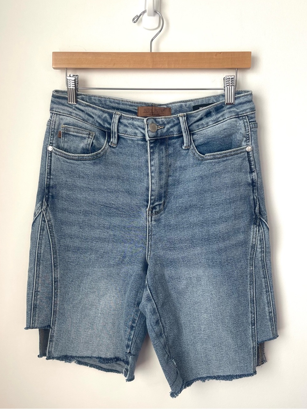 Judy Blue Light Blue Distressed Bermuda Jean shorts size 7/28